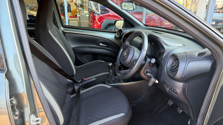 Toyota Aygo X 1.0 VVT-i Edge 5dr Petrol Hatchback